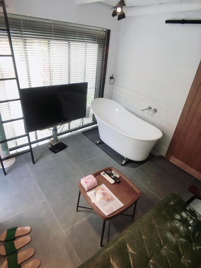 阡陌-浴缸在客廳民宿 Tainan Bagian luar foto